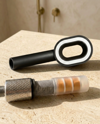 Pommeau de douche filtrant ZEWANI ouvert, cartouche filtrante visible